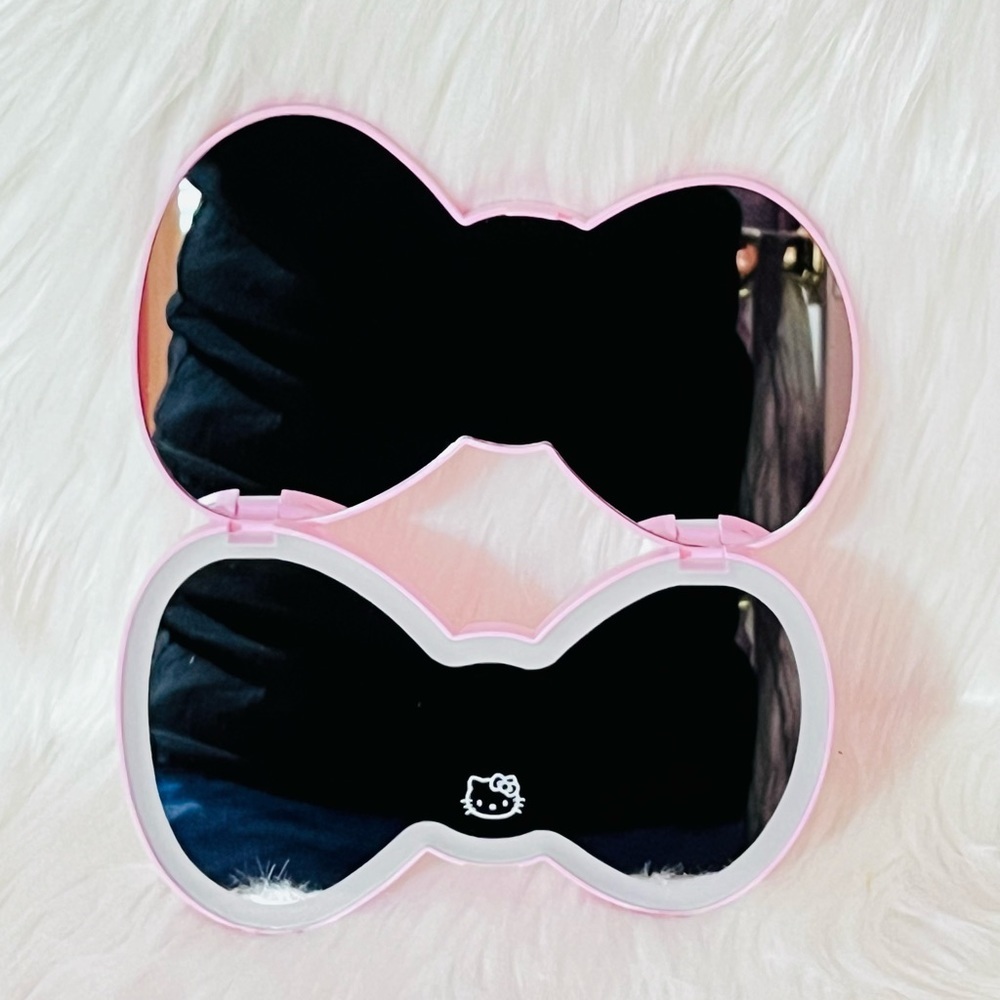 Hello Kitty Bow LED Compact Mirror Large - Picture 5 of 7